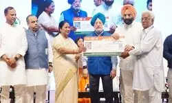Delhi launches free Rs 10 lakh health cover for senior citizens under Vay Vandana scheme Delhi launches free Rs 10 lakh health cover for senior citizens under Vay Vandana scheme