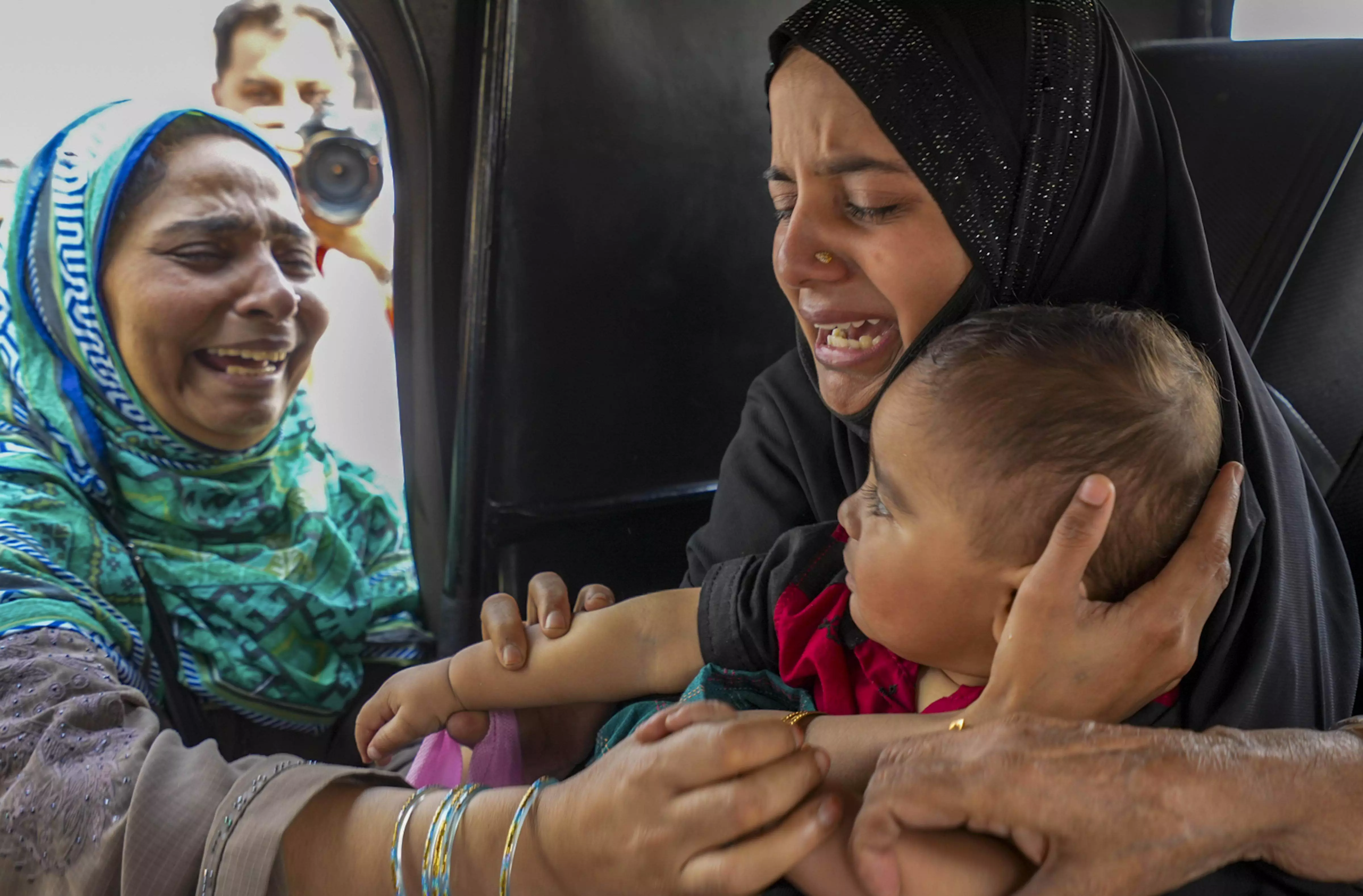 SC protects family facing deportation to Pakistan, asks authorities to verify documents SC protects family facing deportation to Pakistan, asks authorities to verify documents