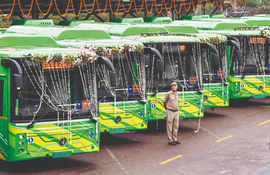 CM Gupta flags off 400 e-buses CM Gupta flags off 400 e-buses