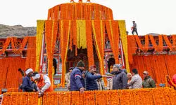 Portals of Badrinath open, temple adorned with 15 tons of flowers Portals of Badrinath open, temple adorned with 15 tons of flowers