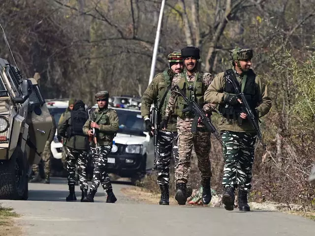 Pakistani troops violate ceasefire along LoC in J-K for 10th day Pakistani troops violate ceasefire along LoC in J-K for 10th day