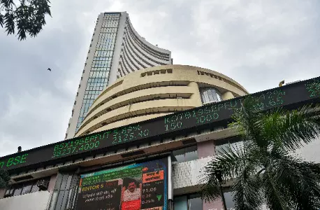 Seven of top 10 firms see Rs 2.31 lakh cr jump in valuation last week; Reliance biggest winner Seven of top 10 firms see Rs 2.31 lakh cr jump in valuation last week; Reliance biggest winner