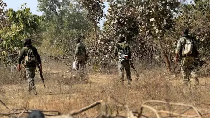 Six vehicles, two drilling machines torched by Maoists in Jharkhand Six vehicles, two drilling machines torched by Maoists in Jharkhand