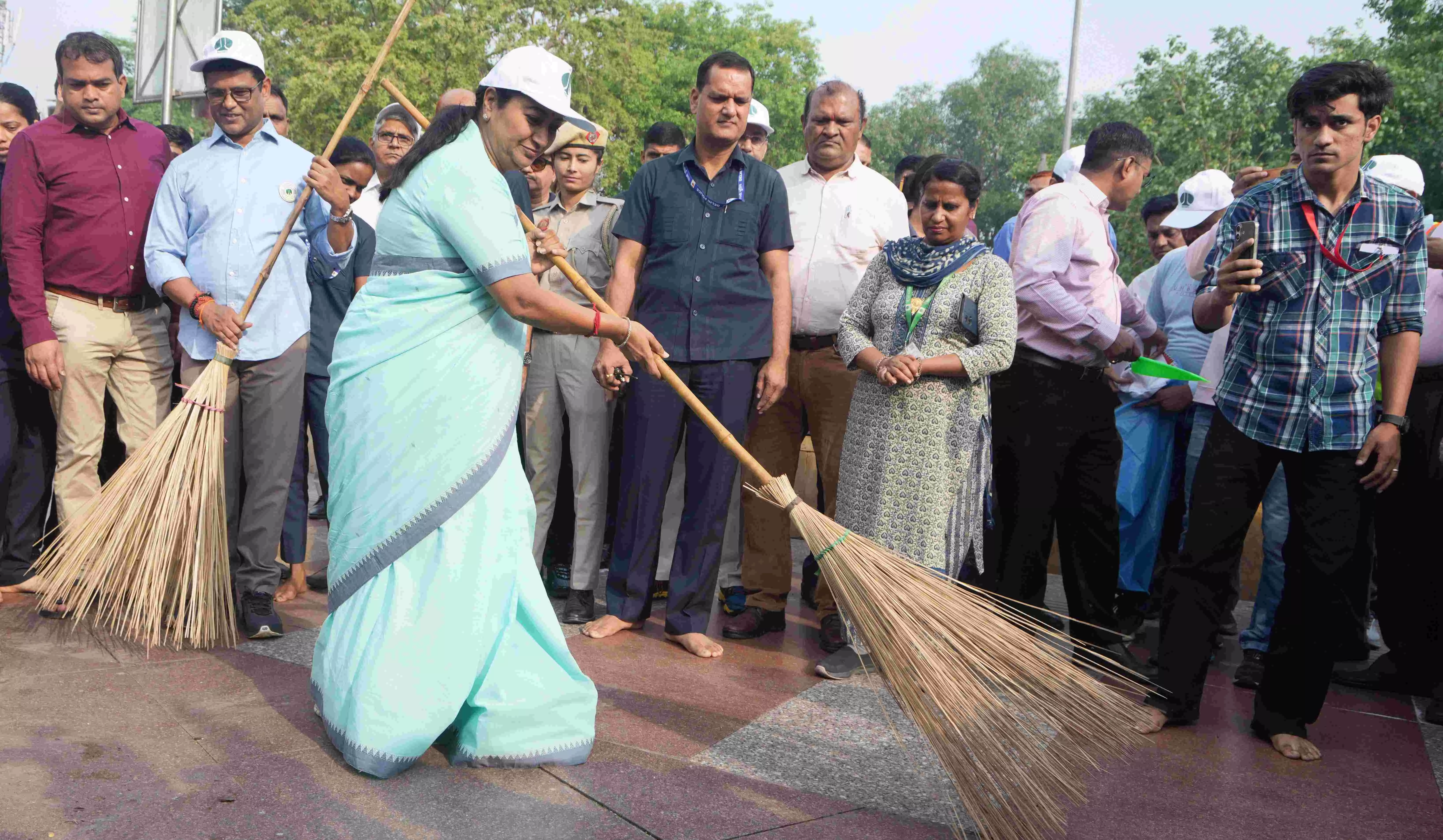 CM leads clean-up drive at Hanuman temple in Connaught Place, urges joint efforts for cleaner Delhi CM leads clean-up drive at Hanuman temple in Connaught Place, urges joint efforts for cleaner Delhi