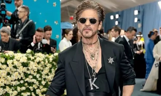 Magician, superstar, and icon: Shah Rukh Khan makes Met Gala debut in Sabyasachi ensemble Magician, superstar, and icon: Shah Rukh Khan makes Met Gala debut in Sabyasachi ensemble