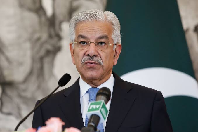 Pak ready to wrap tensions if India de-escalates: Defence Minister Asif Pak ready to wrap tensions if India de-escalates: Defence Minister Asif