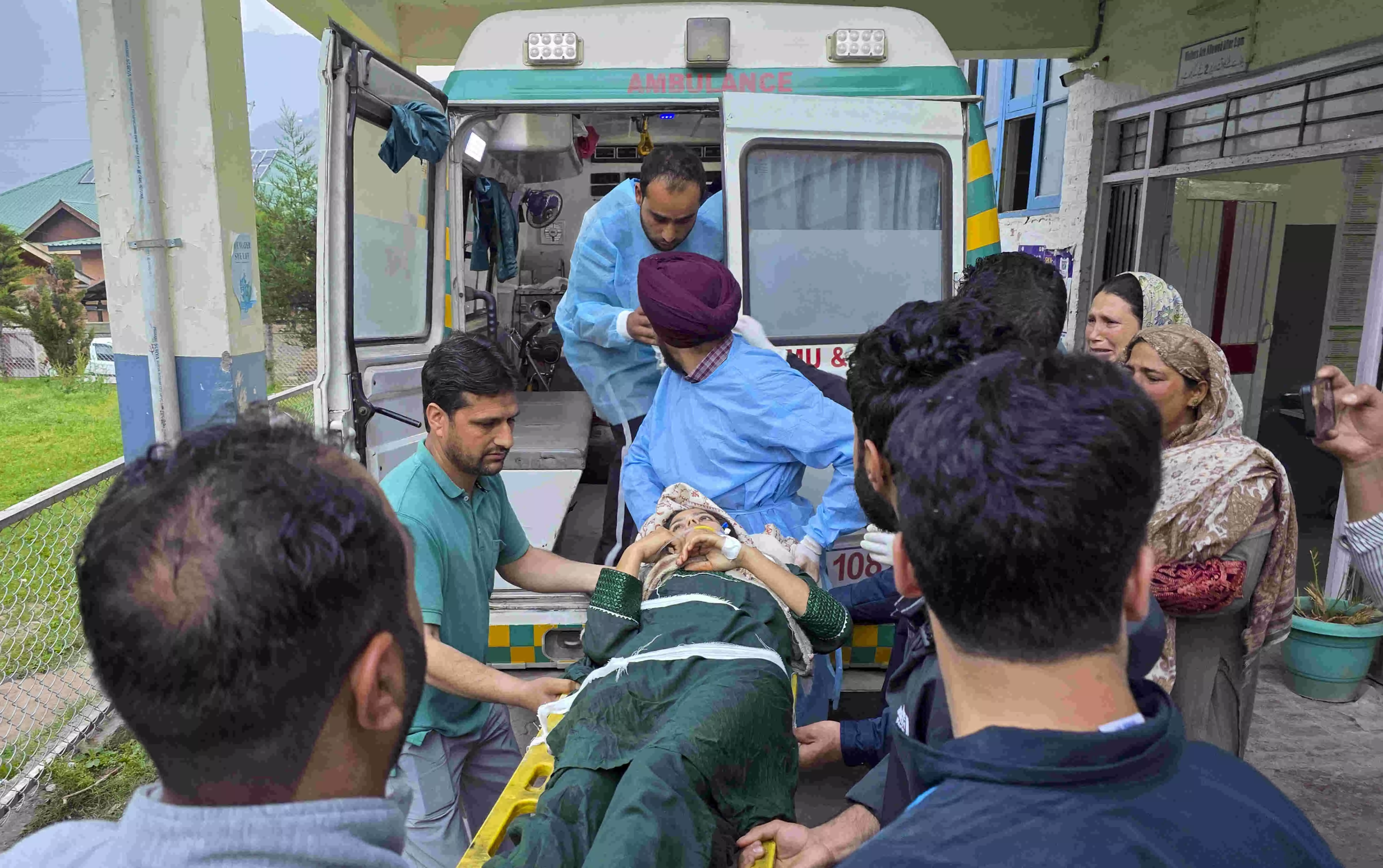 Pakistan Army shells areas along LoC in J-K, 12 dead Pakistan Army shells areas along LoC in J-K, 12 dead