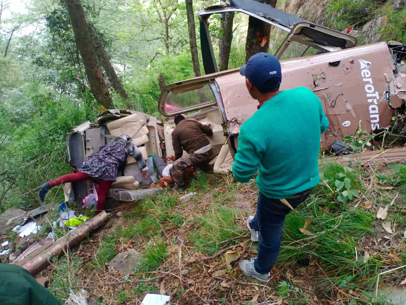Helicopter on way to Gangotri crashes in Uttarakhand, six dead Helicopter on way to Gangotri crashes in Uttarakhand, six dead