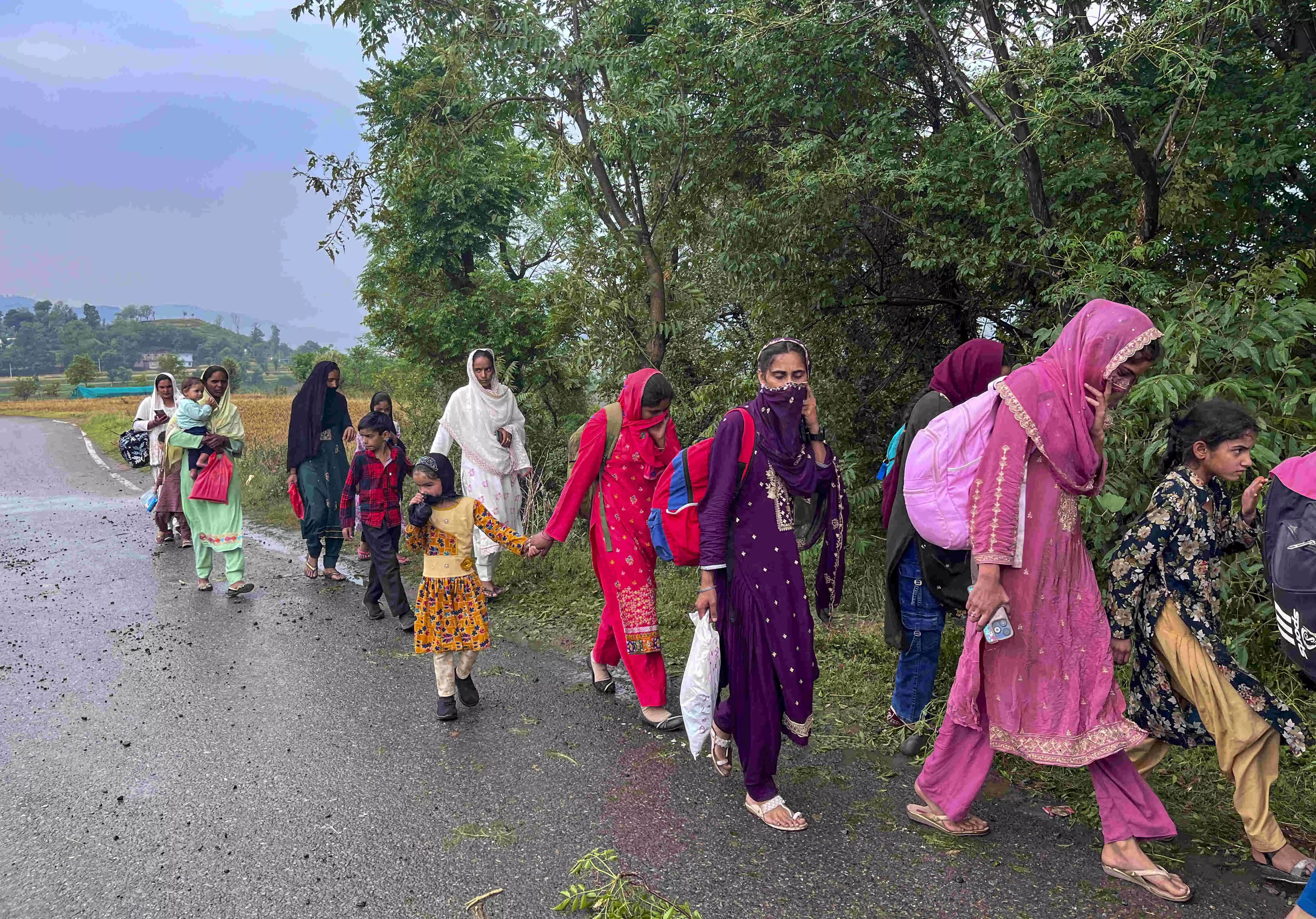Villager killed, 3 injured in Pakistani shelling in Poonch; evacuation underway Villager killed, 3 injured in Pakistani shelling in Poonch; evacuation underway