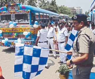 Curbing accidents: CP flags off 30 buses with blind spot mirrors Curbing accidents: CP flags off 30 buses with blind spot mirrors