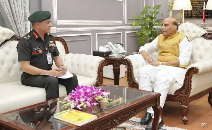 CDS meets Defence Minister Rajnath Singh, apprises him of current situation CDS meets Defence Minister Rajnath Singh, apprises him of current situation