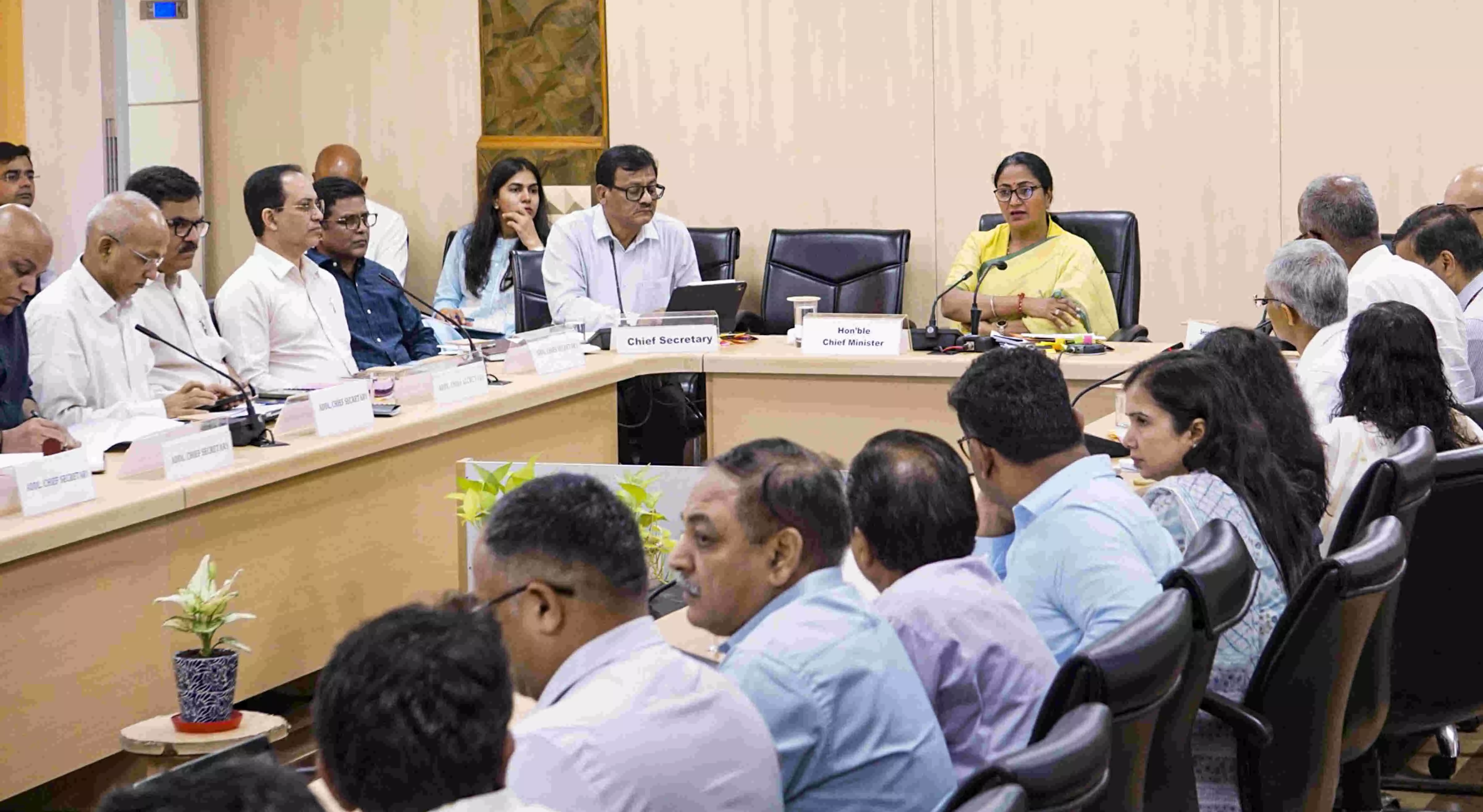 Delhi CM directs top officials to ensure emergency preparedness Delhi CM directs top officials to ensure emergency preparedness