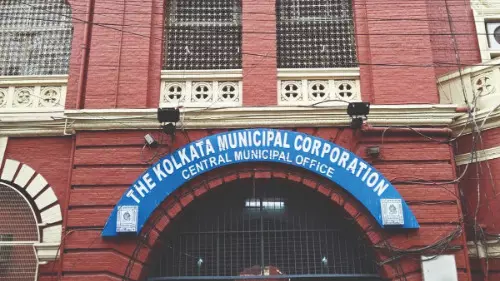 Electrocution: KMC to cover light posts with PVCs before monsoon Electrocution: KMC to cover light posts with PVCs before monsoon