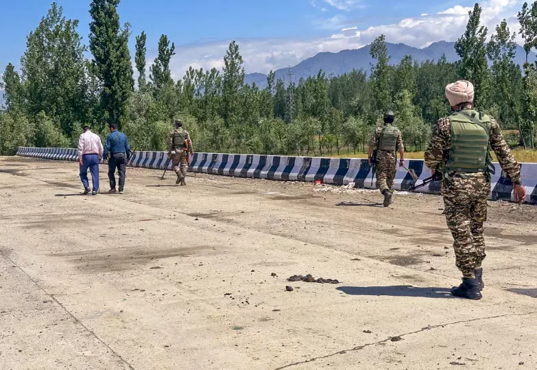 Pakistan’s military admits one of its aircraft suffered ‘minor damage’ in confrontation with India Pakistan’s military admits one of its aircraft suffered ‘minor damage’ in confrontation with India