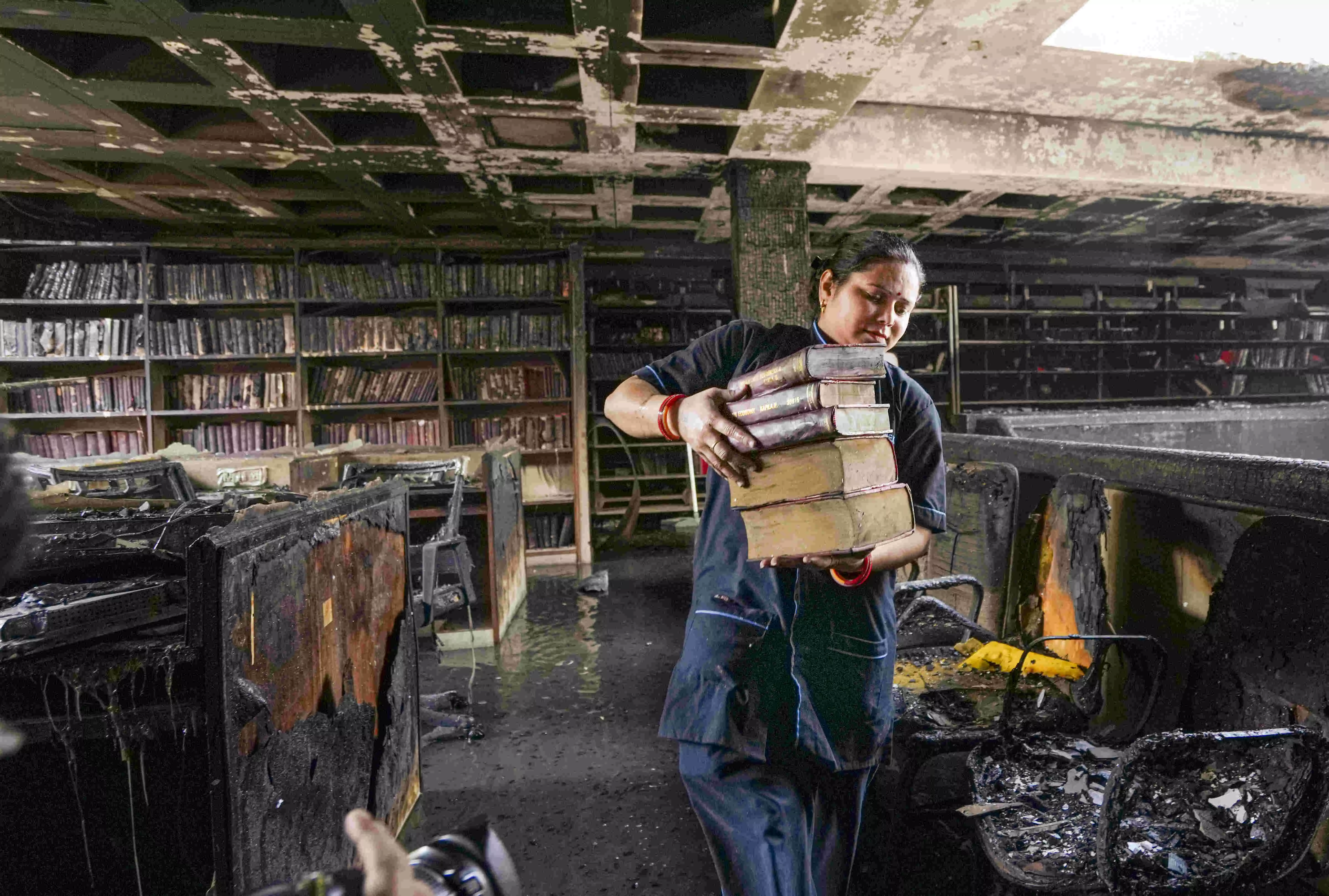 Massive fire at library of Delhis Guru Gobind Singh College of Commerce Massive fire at library of Delhis Guru Gobind Singh College of Commerce