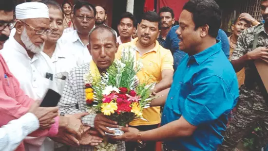 Farmer returns home after 29 days in B’desh custody Farmer returns home after 29 days in B’desh custody