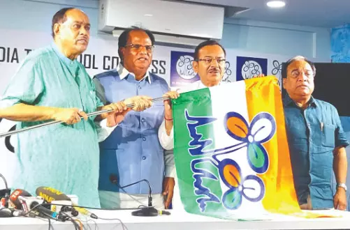 Former Union Min & ex-BJP MP John Barla joins Trinamool Former Union Min & ex-BJP MP John Barla joins Trinamool