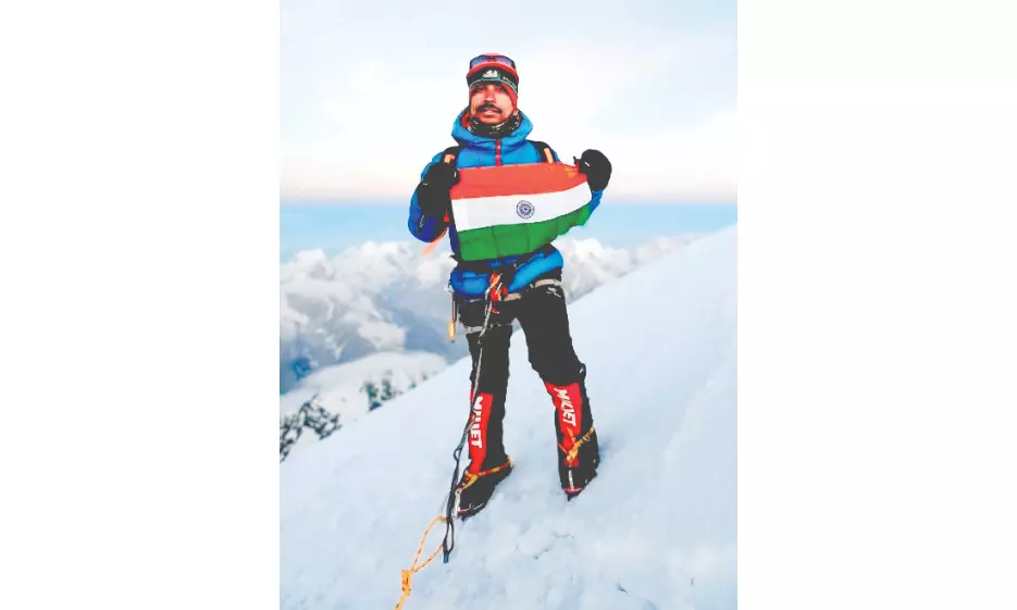 Man from Bengal dies while descending from Mt Everest Man from Bengal dies while descending from Mt Everest