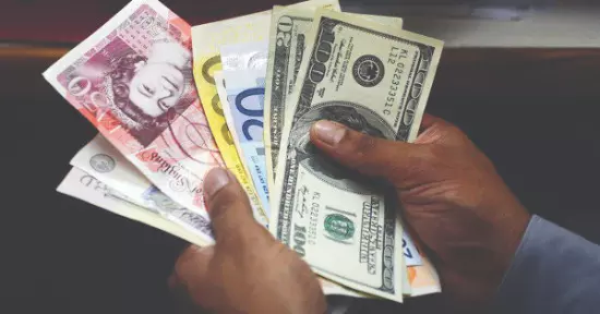Forex stocks jump $4.5 bn to $690.61 bn on rise in gold assets: RBI Forex stocks jump $4.5 bn to $690.61 bn on rise in gold assets: RBI
