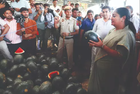 CM announces overhaul of mandis, promises clean-up and infra boost CM announces overhaul of mandis, promises clean-up and infra boost