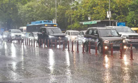 Rain and thunderstorms lash Delhi; Air Quality Index remains in ‘poor’ category Rain and thunderstorms lash Delhi; Air Quality Index remains in ‘poor’ category