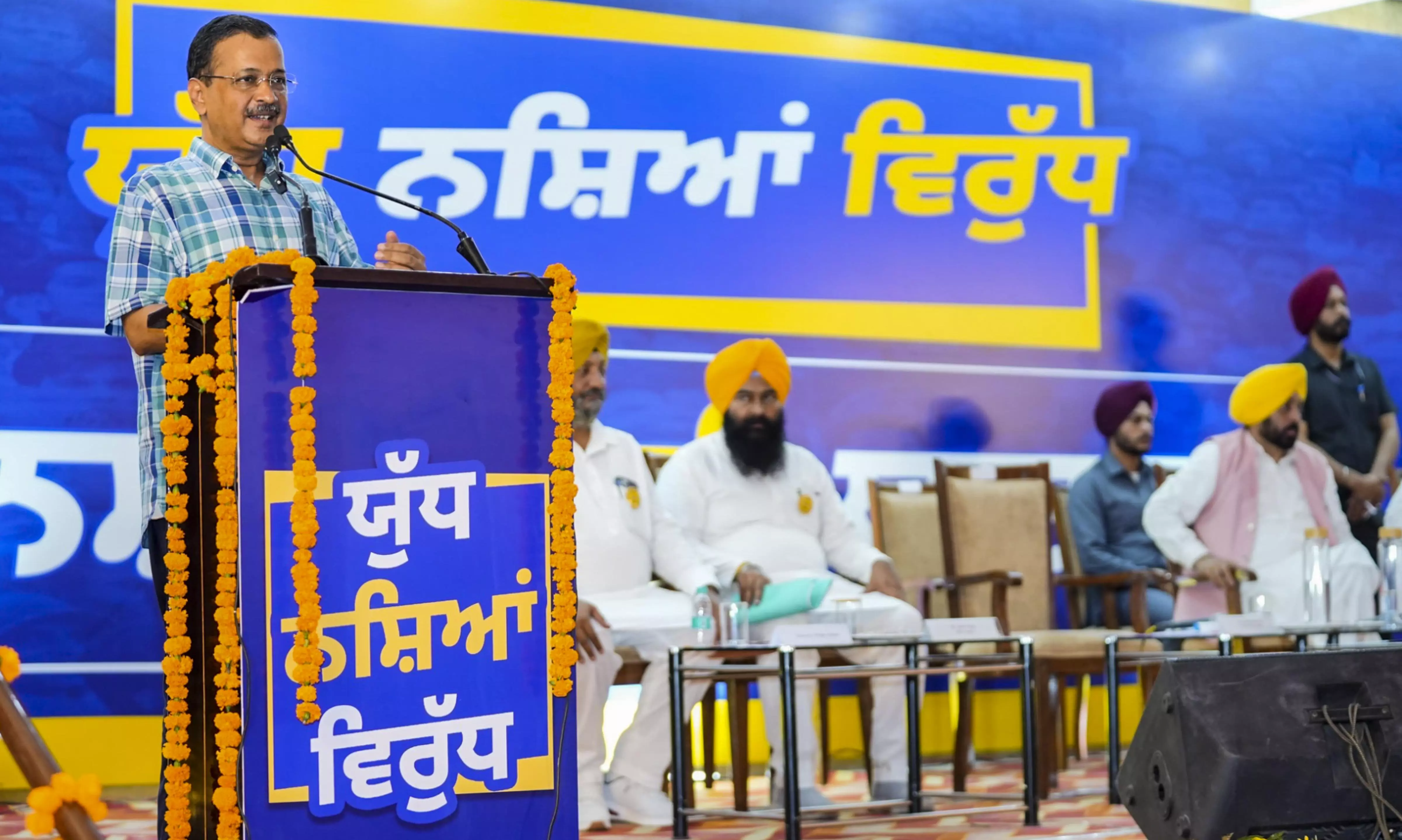 Previous govts drowned Punjab in darkness: Kejriwal Previous govts drowned Punjab in darkness: Kejriwal