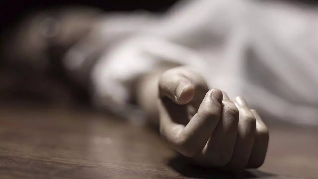 Dwarka: Man’s body found dumped in field Dwarka: Man’s body found dumped in field
