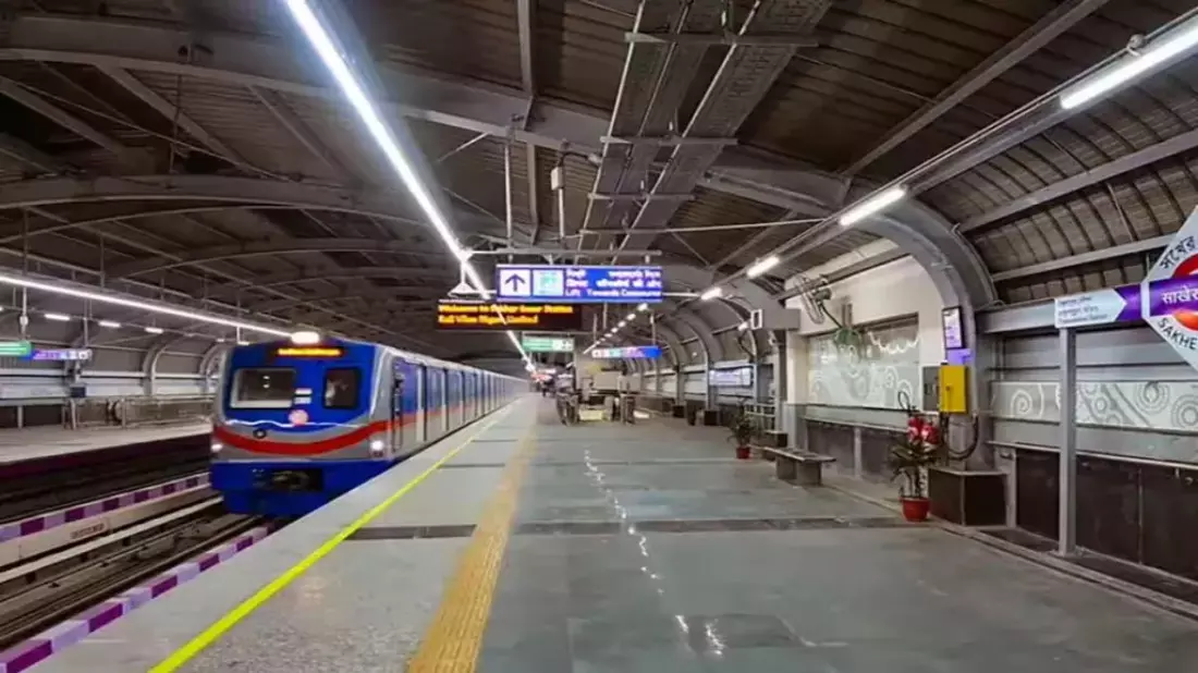 Metro suspends services in Howrah Maidan-Esplanade stretch on Sunday Metro suspends services in Howrah Maidan-Esplanade stretch on Sunday