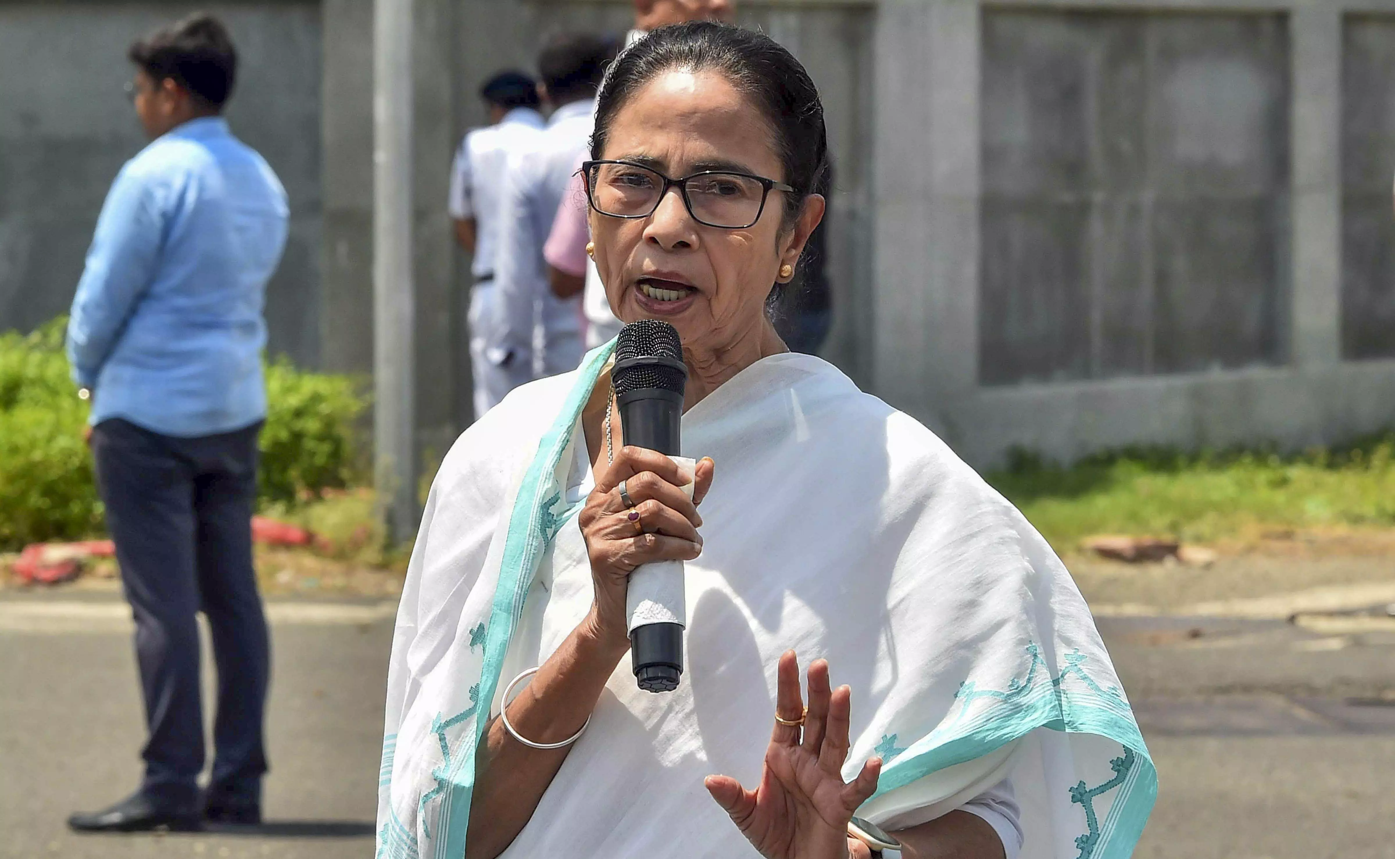 Fewer teachers, more outsiders taking part in agitation outside Bengal education dept HQ: Mamata Fewer teachers, more outsiders taking part in agitation outside Bengal education dept HQ: Mamata