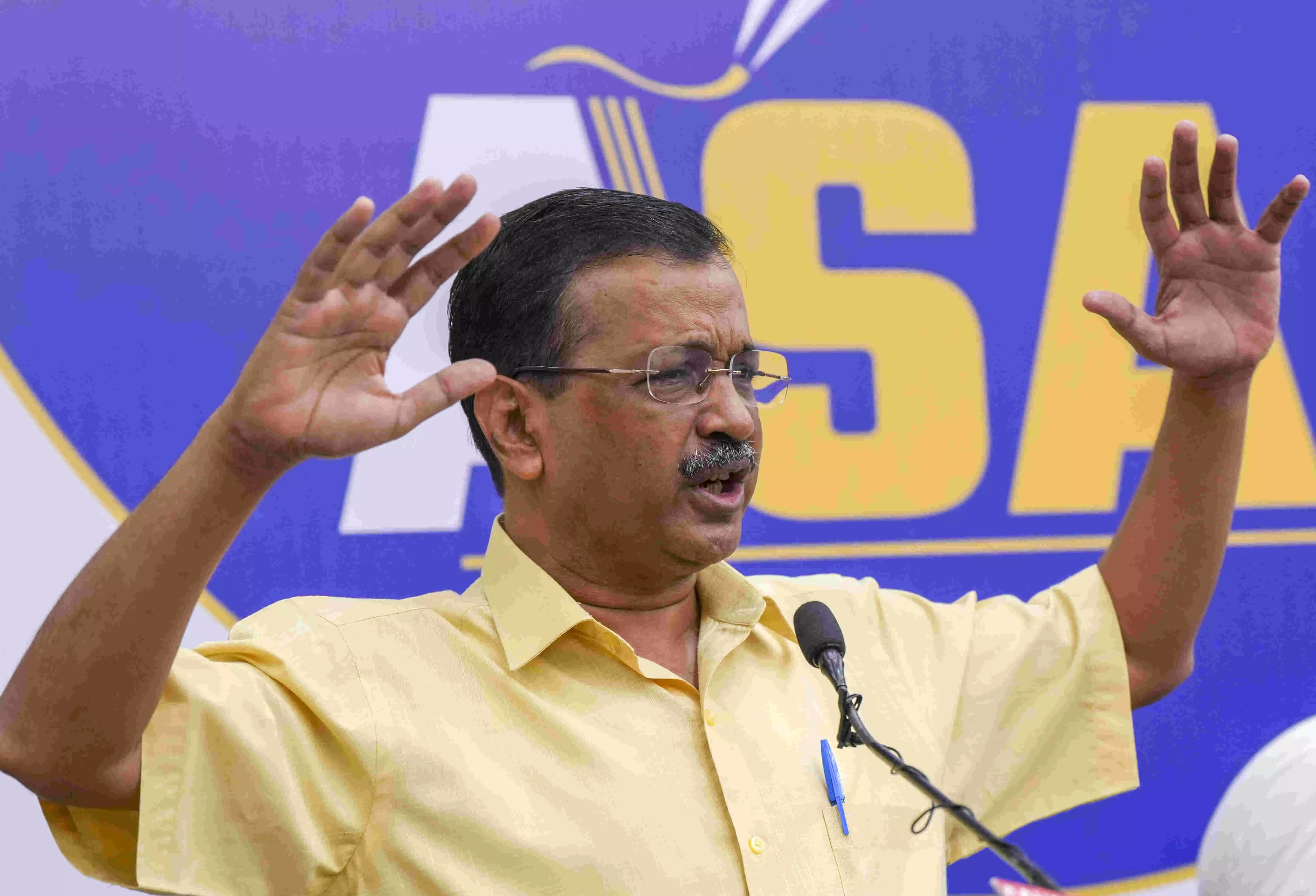 Communal politics practised by mainstream parties root cause of all problems: Kejriwal Communal politics practised by mainstream parties root cause of all problems: Kejriwal