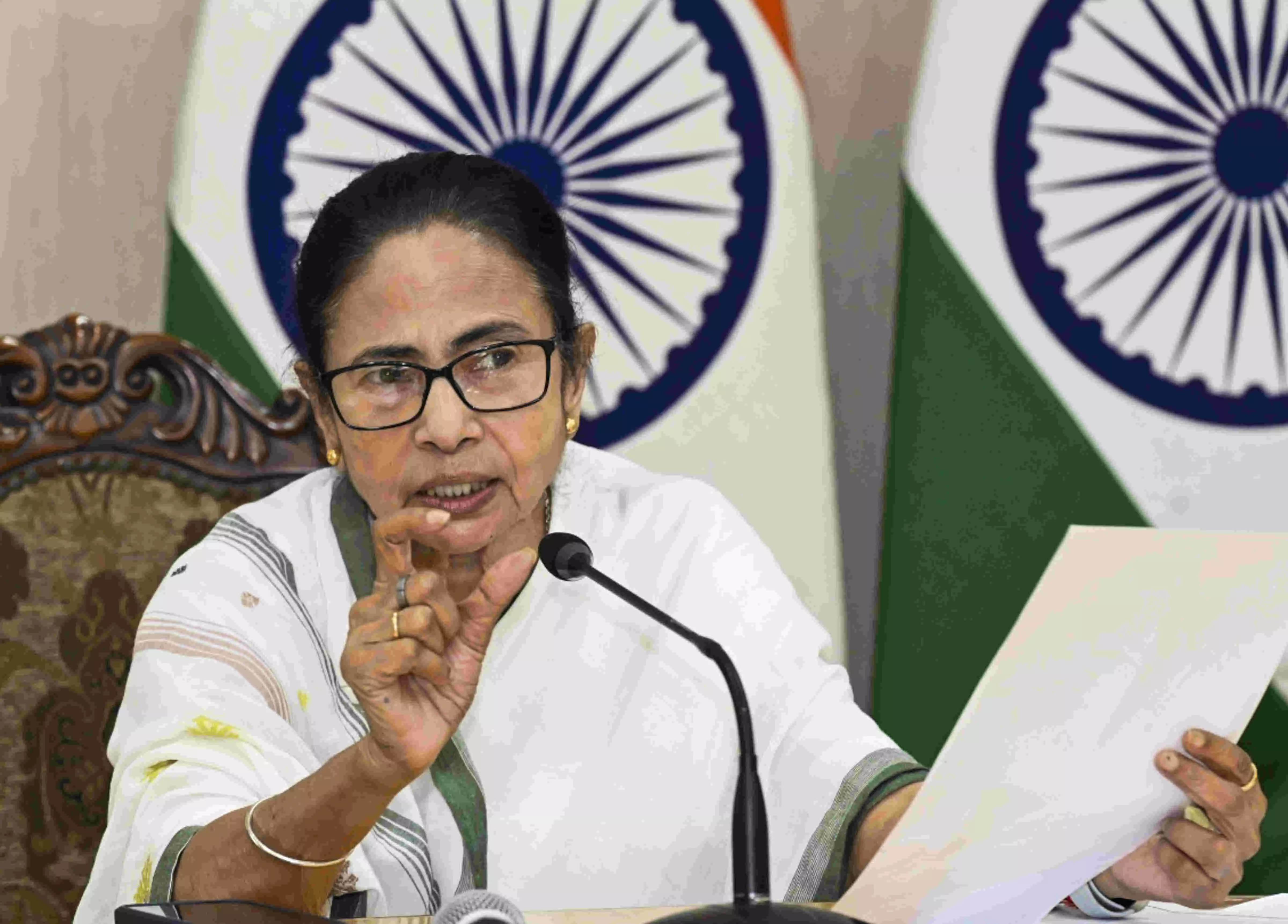 Mamata urges officials in north Bengal to remain alert for cross-border threats Mamata urges officials in north Bengal to remain alert for cross-border threats