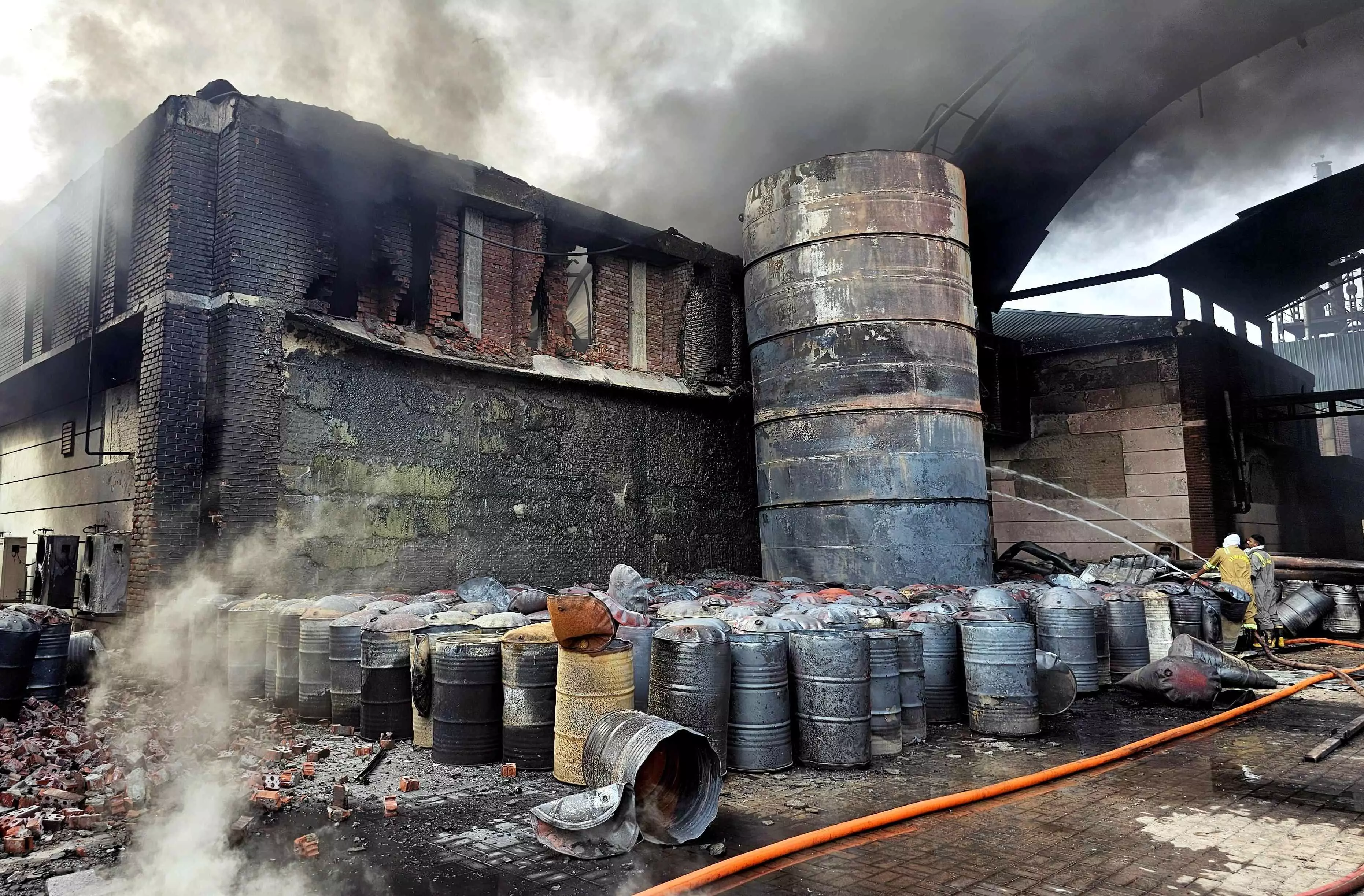 Massive fire during storm guts 200 houses in Budaun village Massive fire during storm guts 200 houses in Budaun village