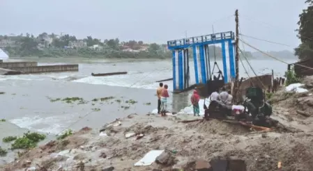 Atreyee River embankment collapse: 6 engineers suspended Atreyee River embankment collapse: 6 engineers suspended