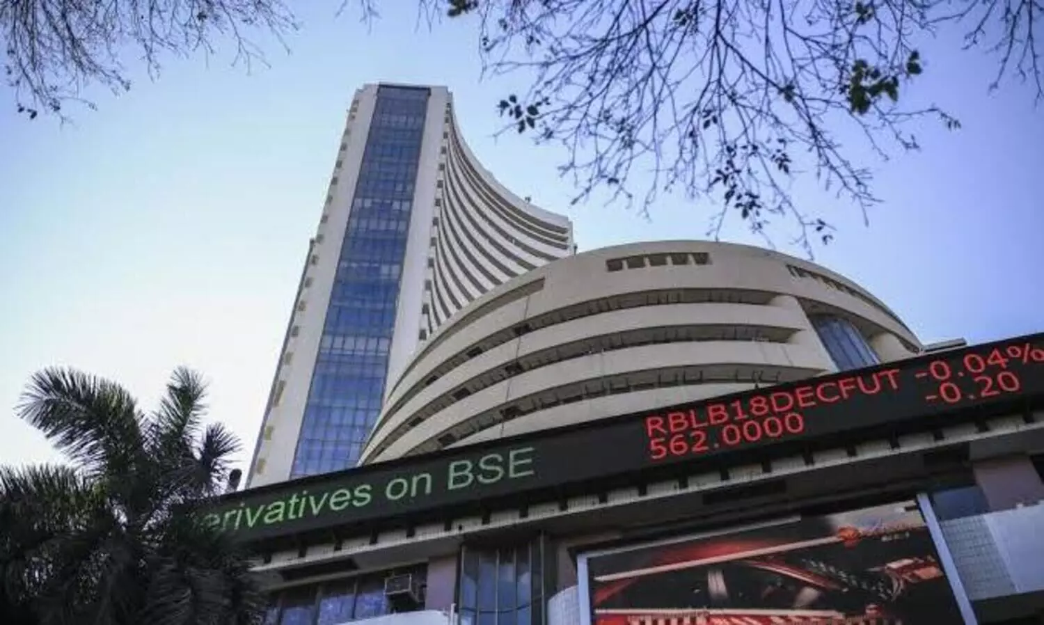 Markets rebound nearly 1 pc; Sensex surges over 760 pts as FMCG, IT shares gain