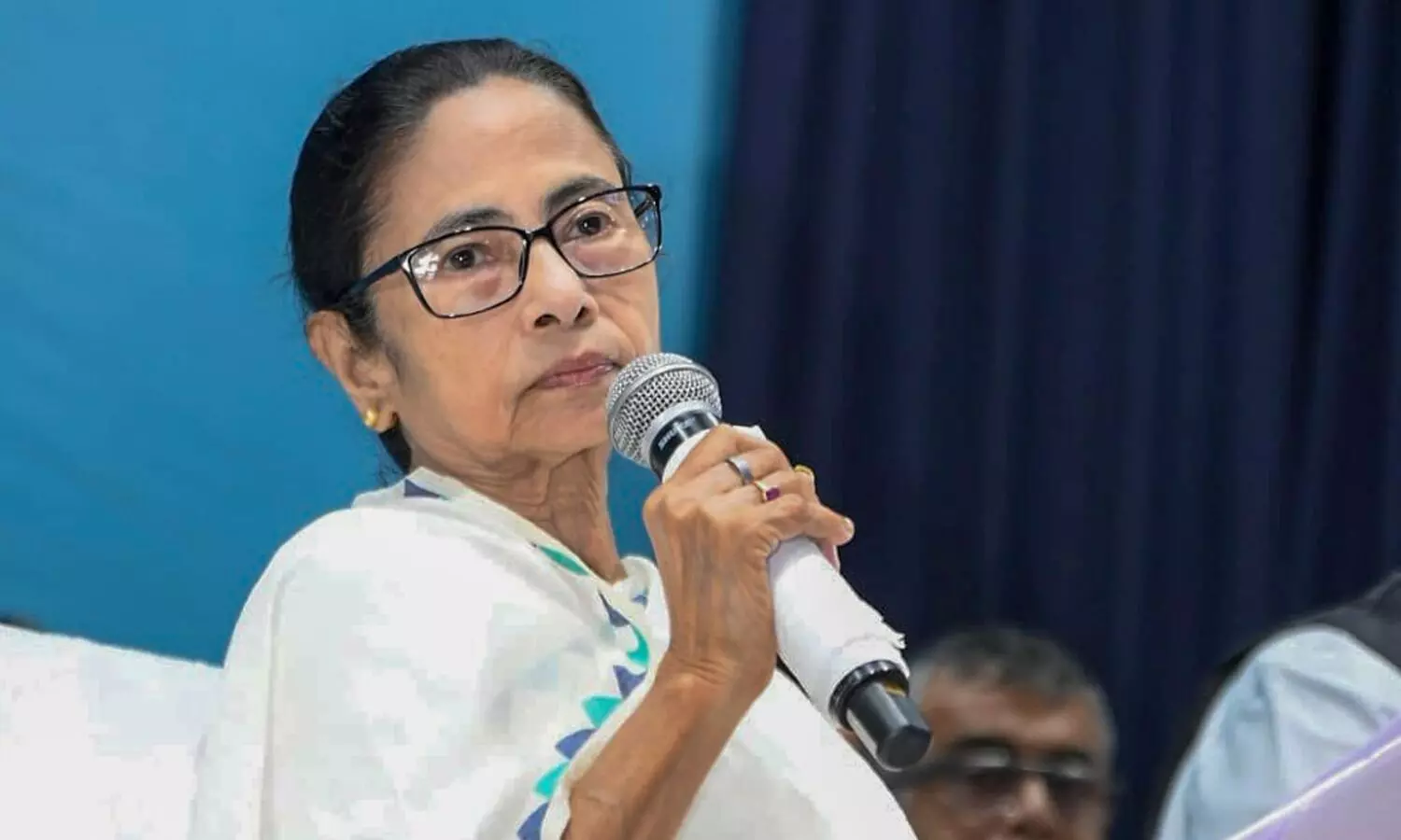 Mamata urges Centre to convene special session of Parliament after return of all-party delegations Mamata urges Centre to convene special session of Parliament after return of all-party delegations