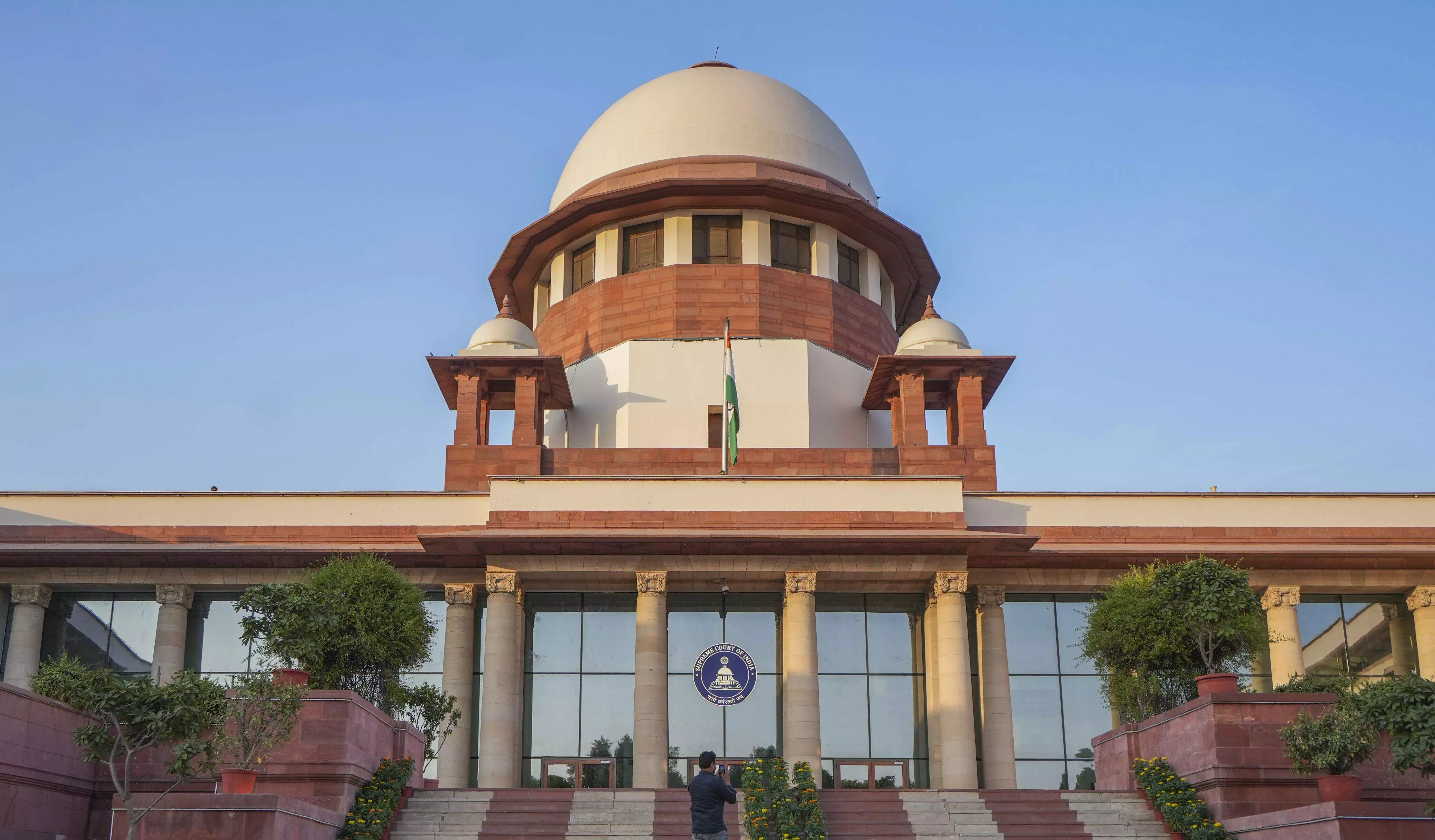 SC issues notice to union & states on petition challenging Waqf Act 1995 SC issues notice to union & states on petition challenging Waqf Act 1995