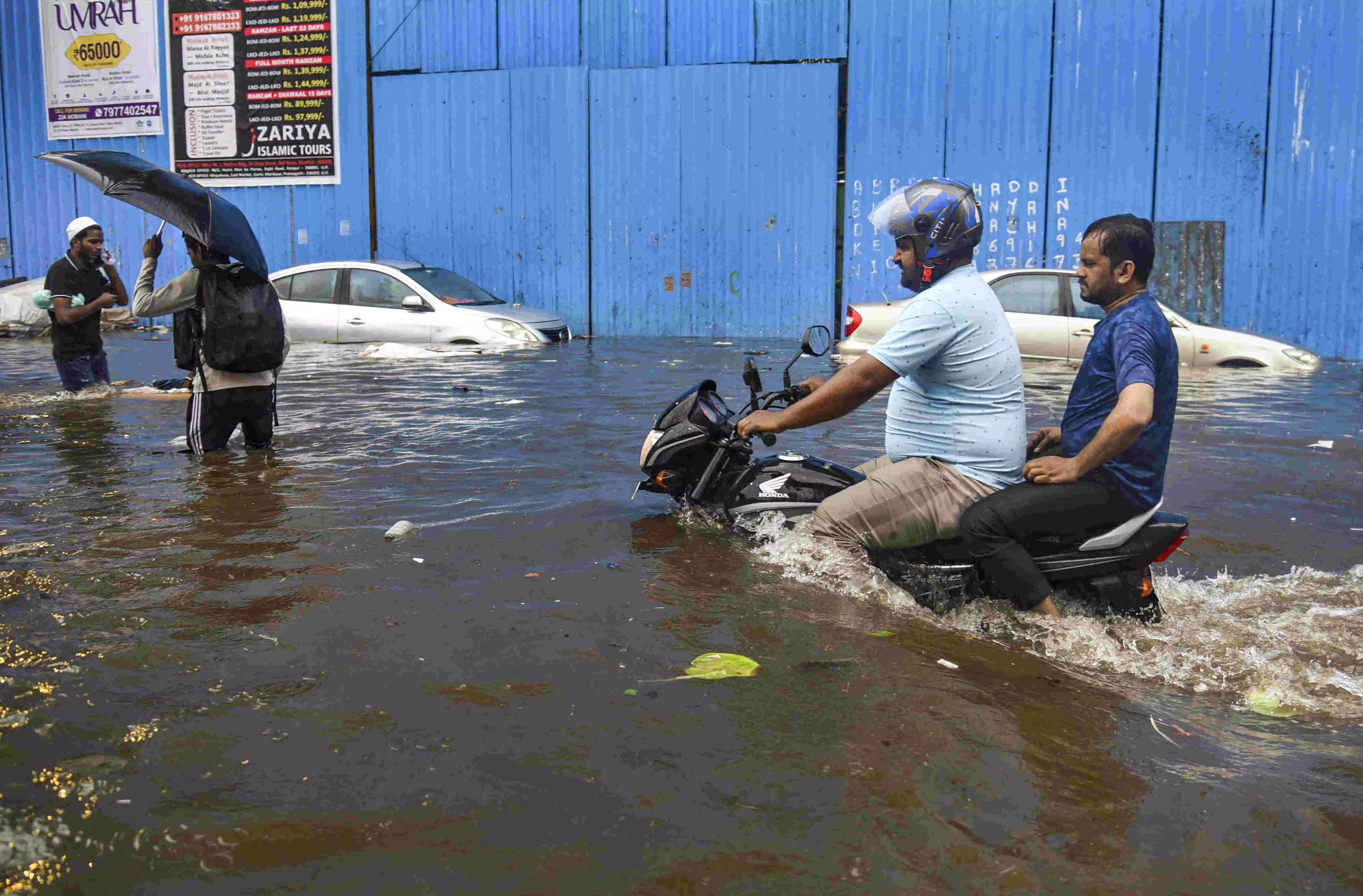 Rs 10 lakh fine on 4 mini pumping station operators for waterlogging after Mumbai rains Rs 10 lakh fine on 4 mini pumping station operators for waterlogging after Mumbai rains