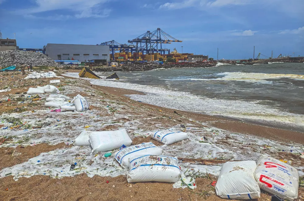 Authorities step up efforts to contain pollution and recover containers Authorities step up efforts to contain pollution and recover containers