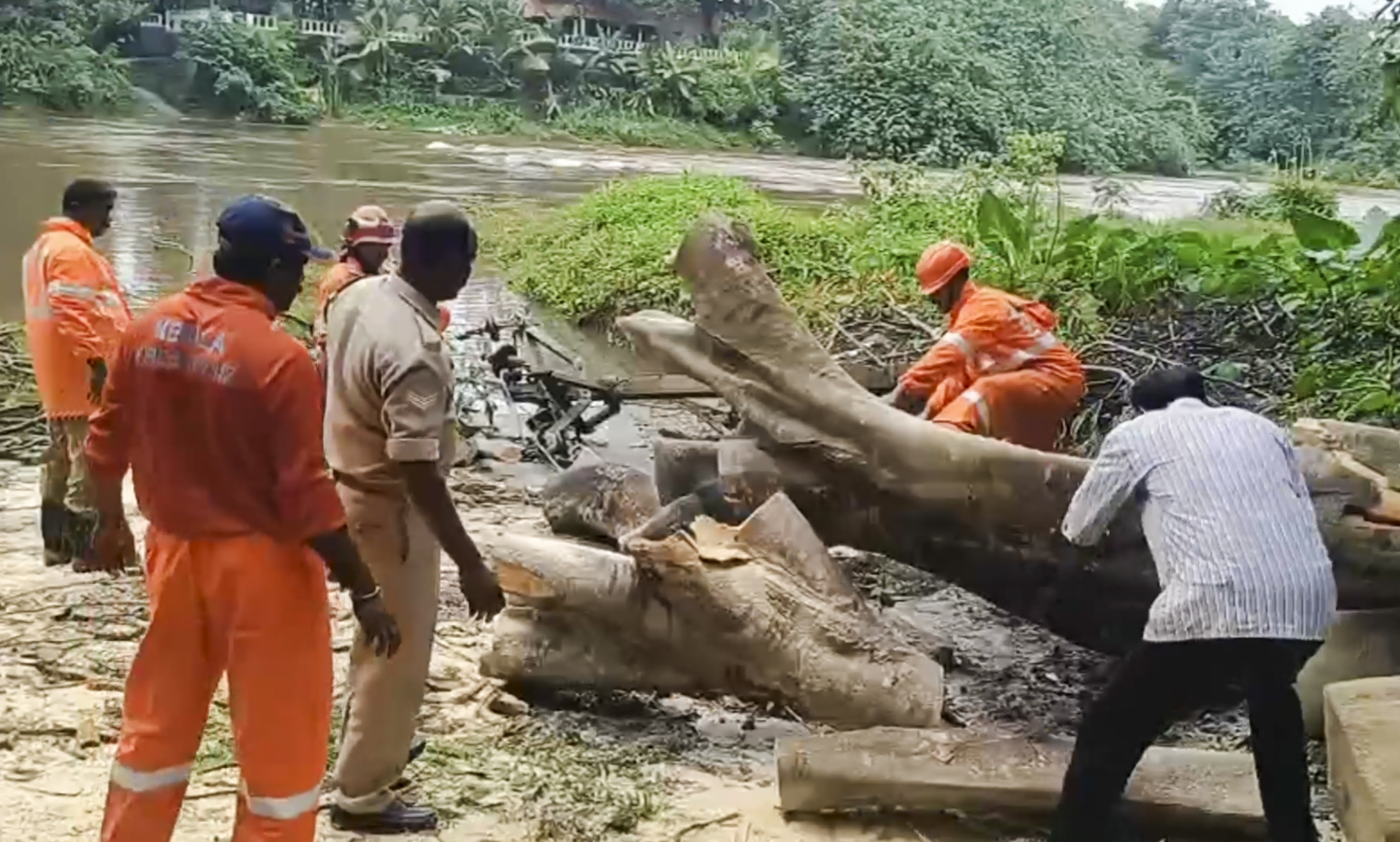 Heavy rains cause widespread damage in Kerala; IMD issues red alert for 8 districts Heavy rains cause widespread damage in Kerala; IMD issues red alert for 8 districts