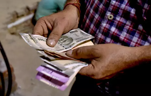 Rupee rises 19 paise to 85.29 against US dollar in early trade Rupee rises 19 paise to 85.29 against US dollar in early trade