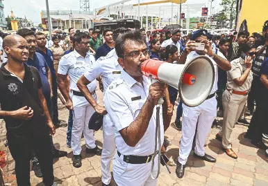 Over 100 protesting teachers detained for holding ‘unpermitted rally’ Over 100 protesting teachers detained for holding ‘unpermitted rally’
