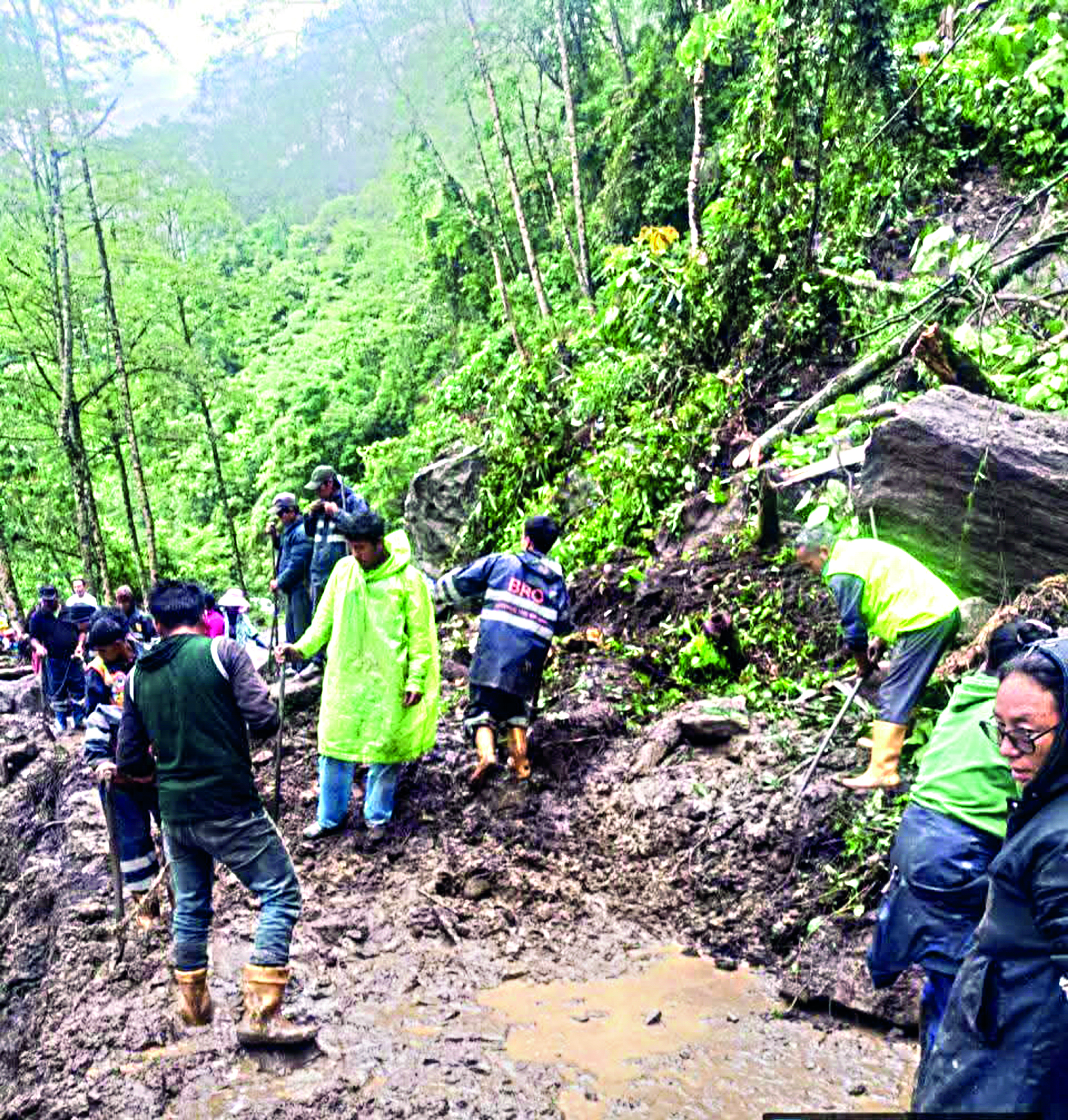 About 1,500 tourists stranded as heavy rains continue to lash Sikkim About 1,500 tourists stranded as heavy rains continue to lash Sikkim
