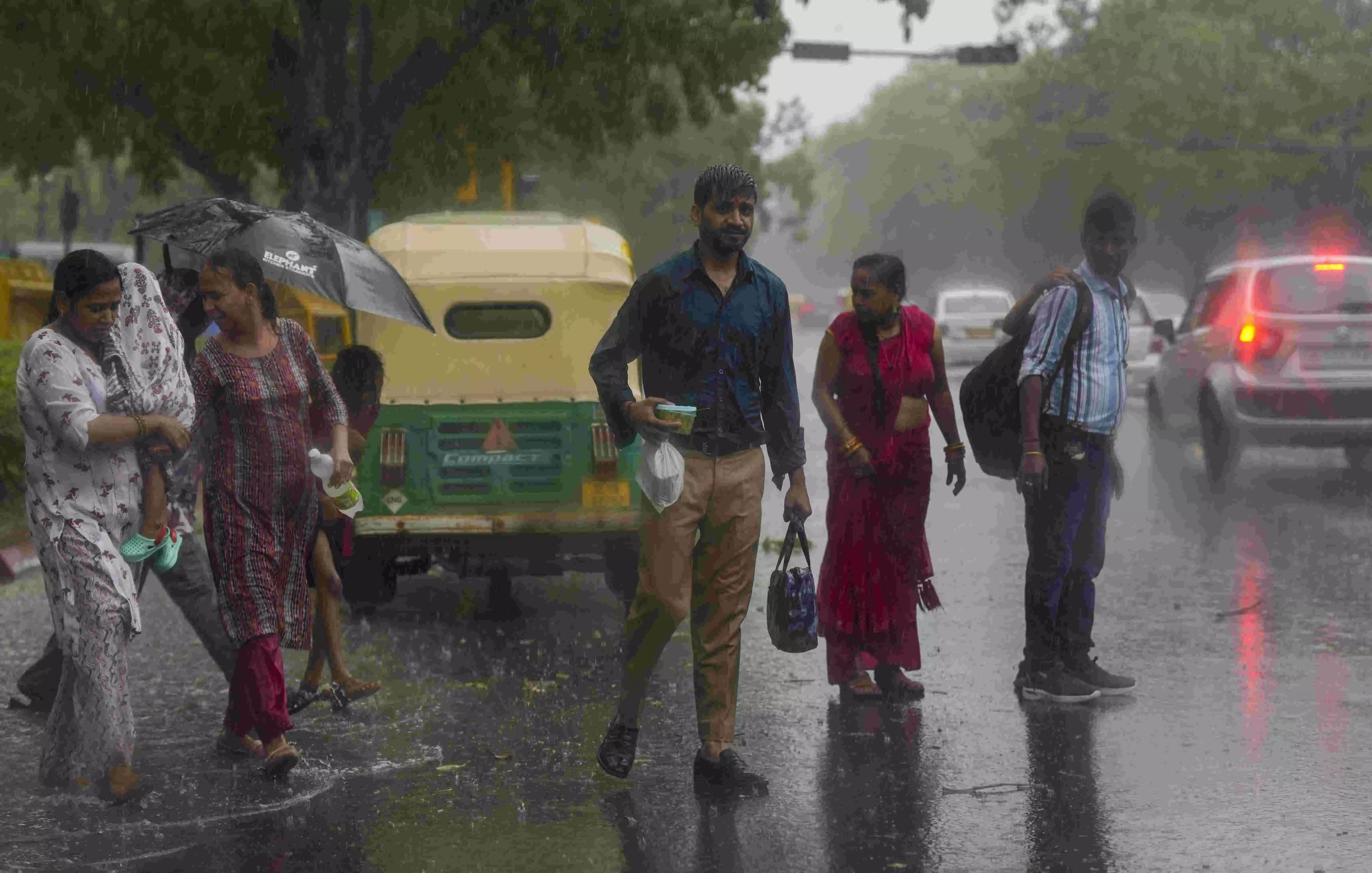 Yellow alert issued for Delhi as thunderstorms loom; mercury to climb later this week Yellow alert issued for Delhi as thunderstorms loom; mercury to climb later this week
