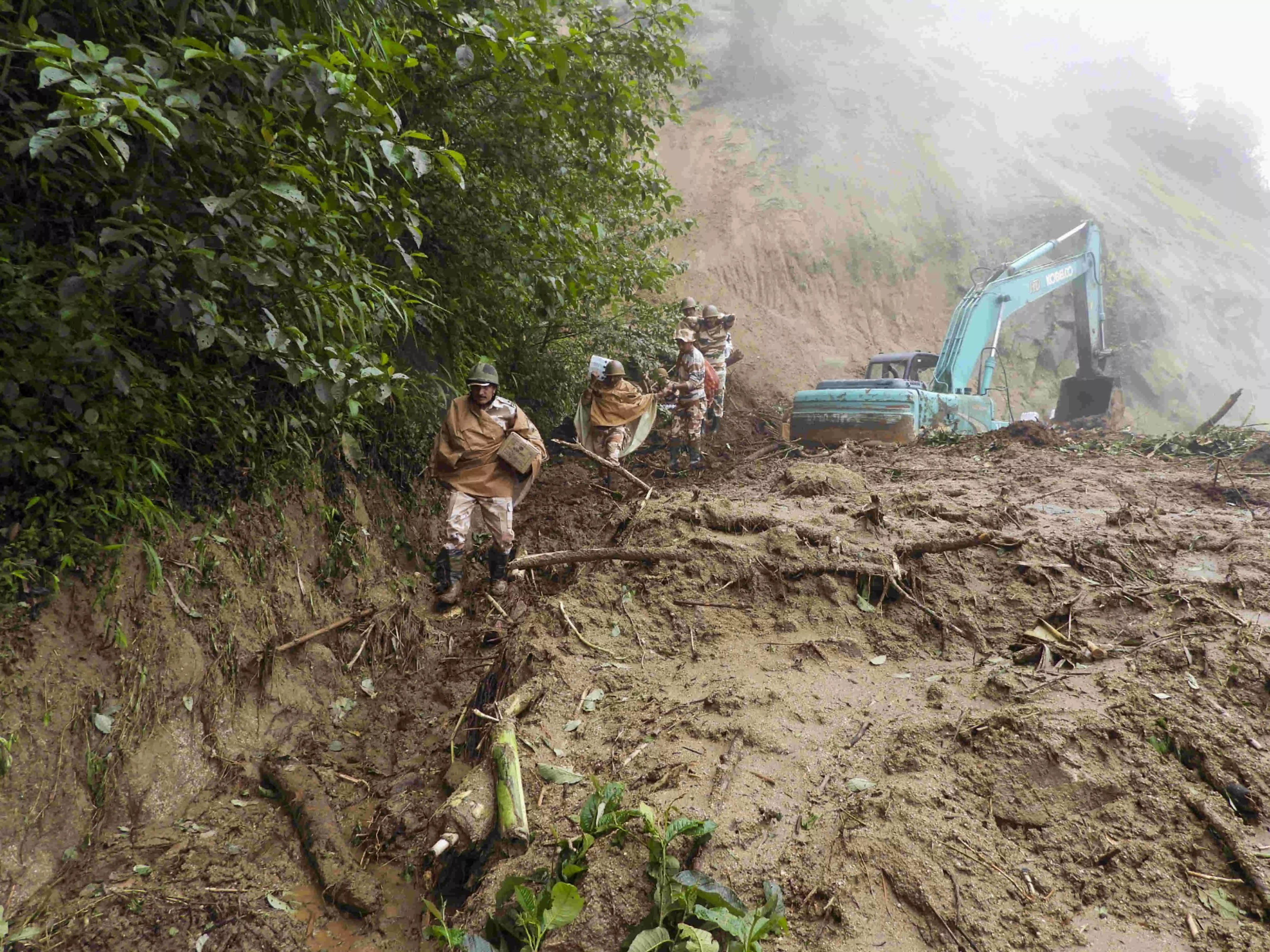 Three dead, seven missing in Tibet landslide Three dead, seven missing in Tibet landslide