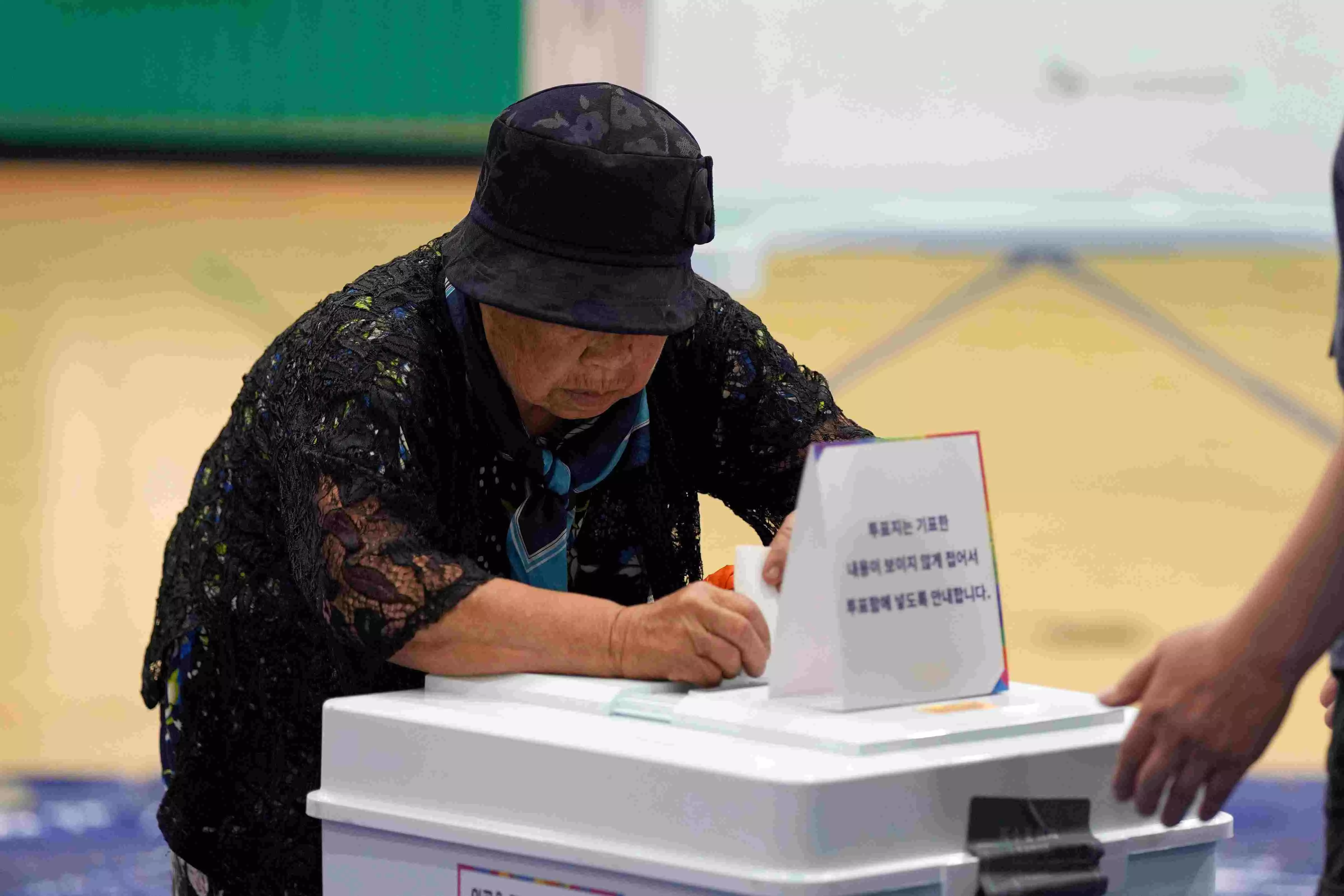 South Koreans vote for new president in wake of Yoons ouster over martial law South Koreans vote for new president in wake of Yoons ouster over martial law