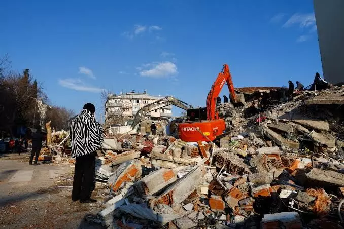 5.8-magnitude quake hits Turkiyes coast; dozens injured, teen dead after being taken to hospital 5.8-magnitude quake hits Turkiyes coast; dozens injured, teen dead after being taken to hospital