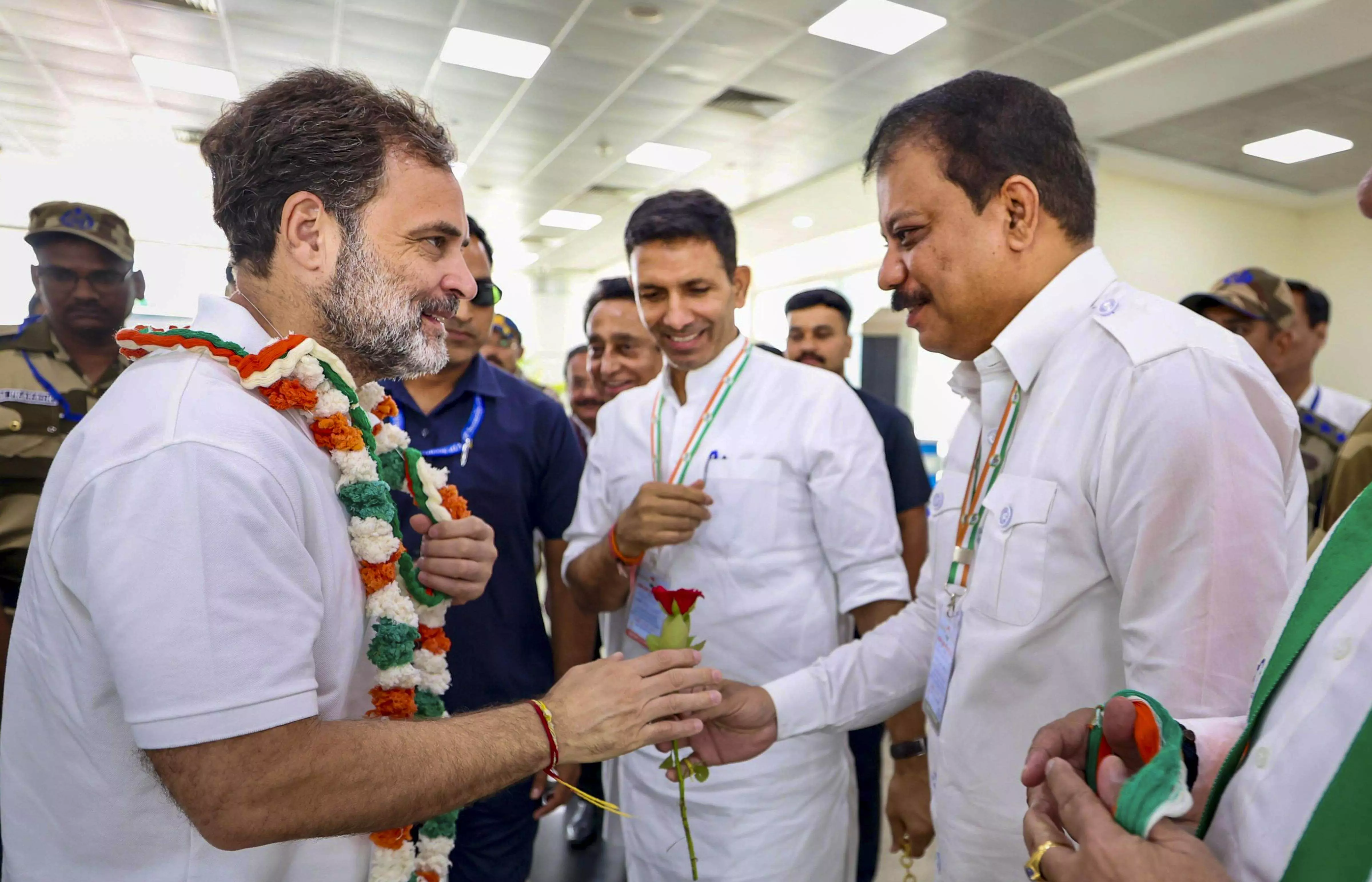 Rahul Gandhi visits MP, holds meeting with senior Cong leaders Rahul Gandhi visits MP, holds meeting with senior Cong leaders