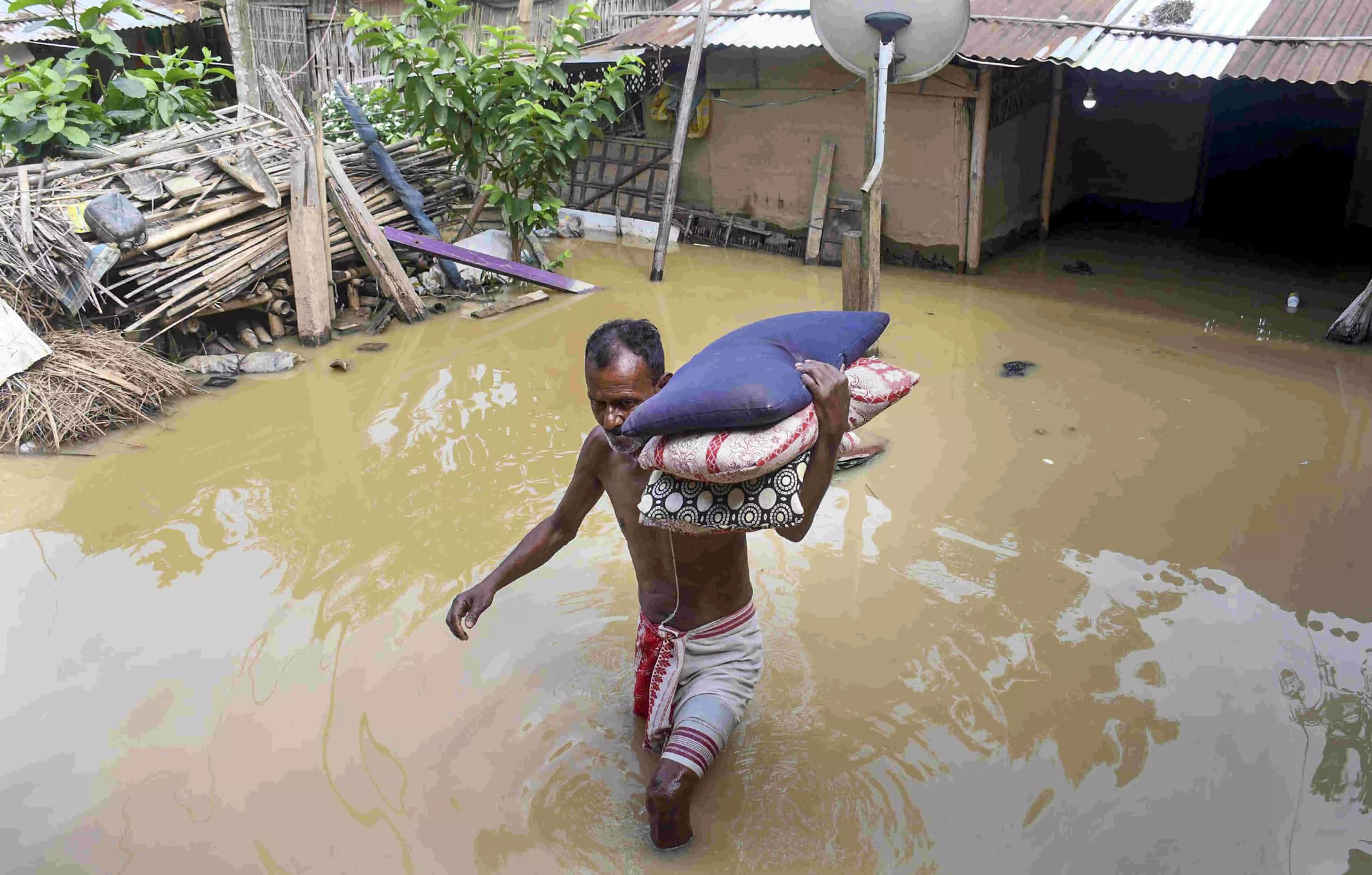 Assam flood remains grim with heavy rain resulting in water level rise, around 6.5 lakh affected