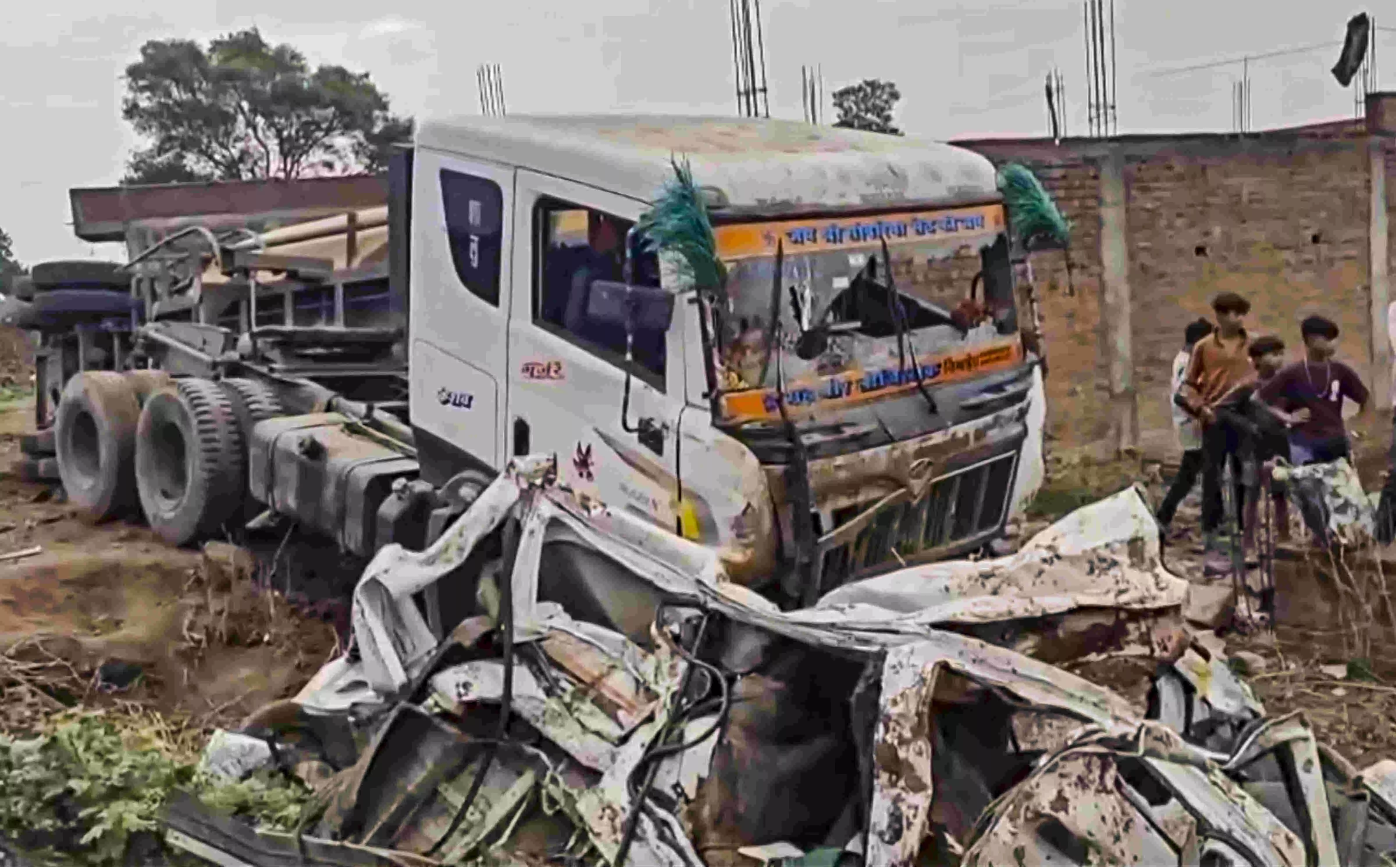 9 killed, 2 injured as trailer truck overturns on van in MPs Jhabua