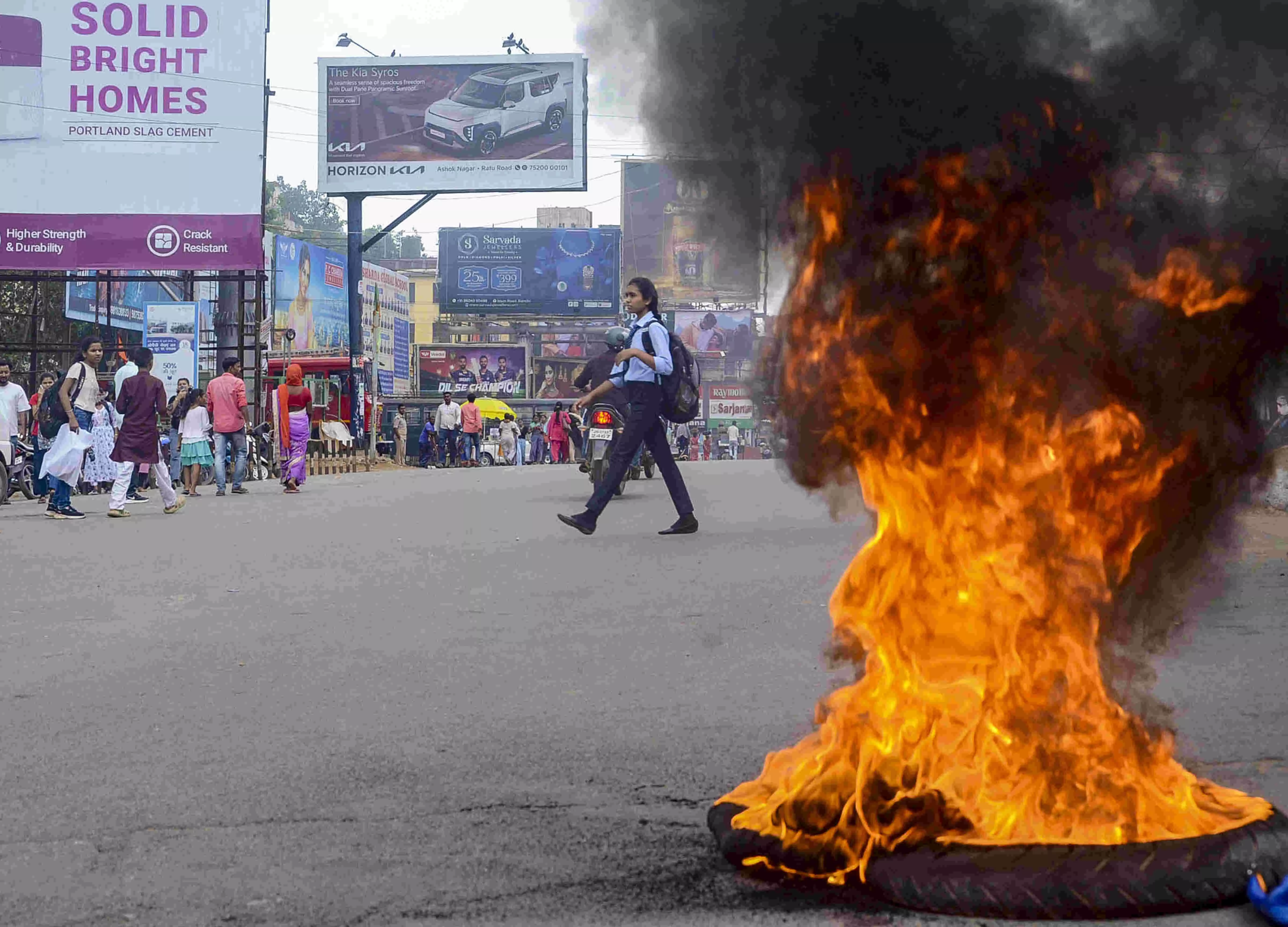 Tribals Jharkhand bandh evokes mixed response, protesters block roads in Ranchi Tribals Jharkhand bandh evokes mixed response, protesters block roads in Ranchi